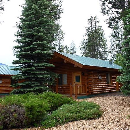 Silverwolf Log Chalets Coram Exterior foto