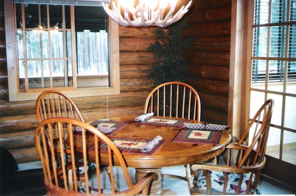 Silverwolf Log Chalets Coram Exterior foto